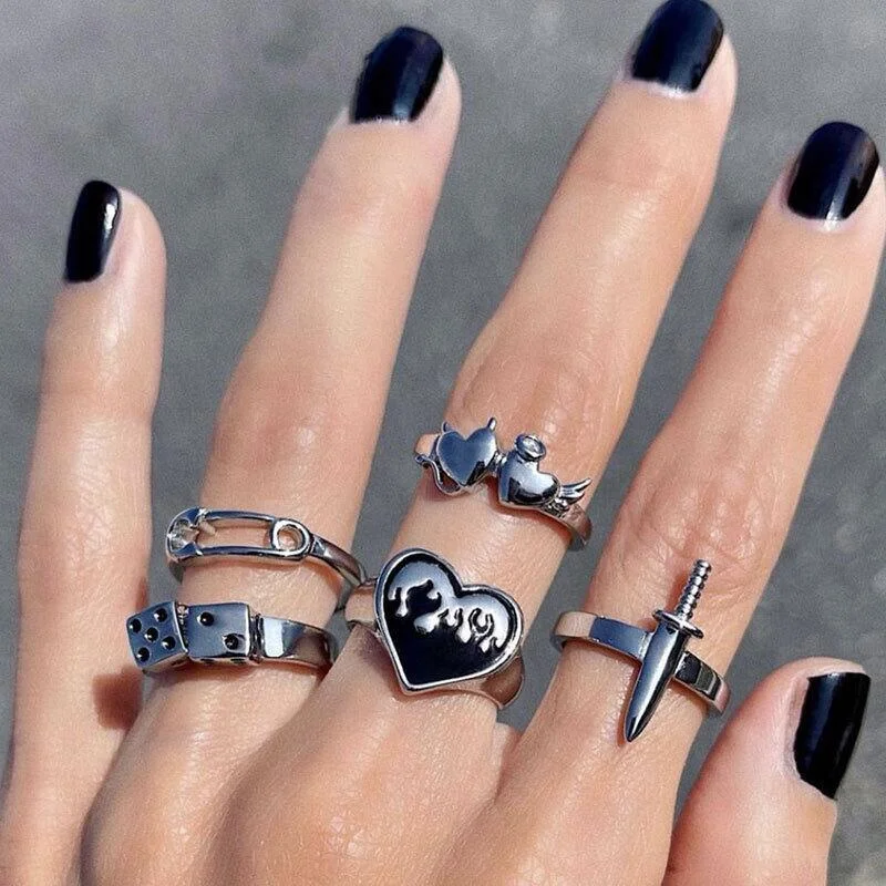 Punk Gothic Herz Ring Set Schwarz Würfel Spaten Ass Silber Retro Strass Charme Finger Schmuck 17 1030309340