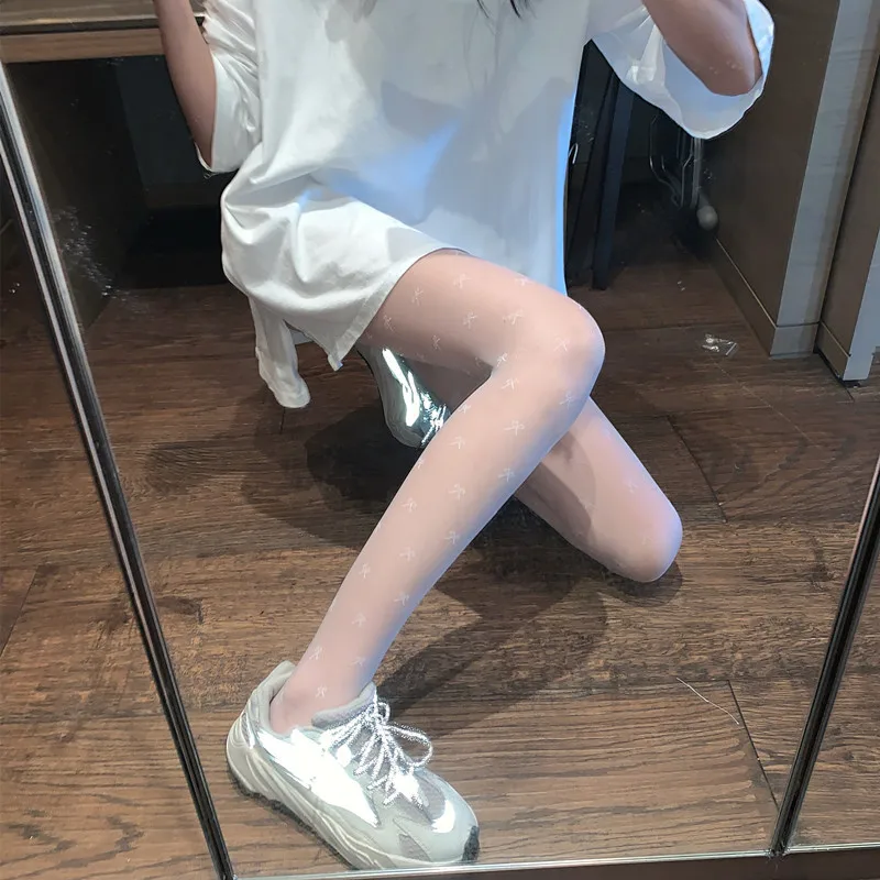 3075969644