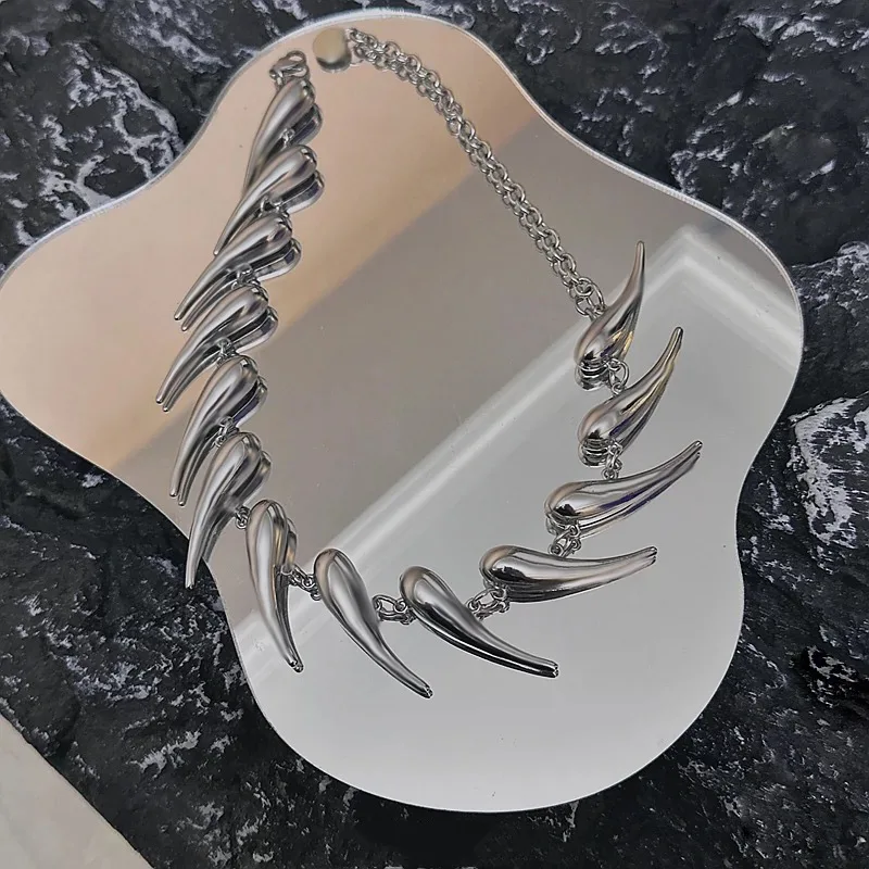 Persönlichkeitsunregelmäßiger Cyberpunk-Unisex-Choker mit Chili-Nietenanhänger - Dunkler Wind-Halskette Schmuckzubehör-Geschenke 11 1773549923
