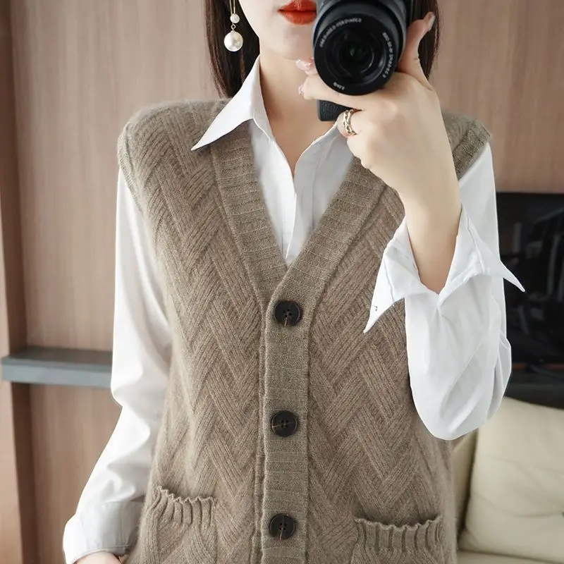 New Woolen Cardigan Women's Korean Version High-end V-neck Slim Fit Vest Explosive Versatile Sleeveless Camisole Trend 1